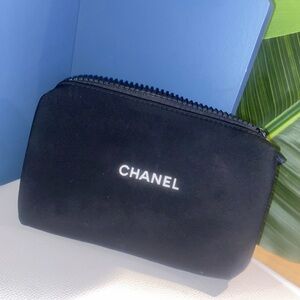 CHANEL Elegant Black Zip‎ Neoprene Pouch/Make-up bag